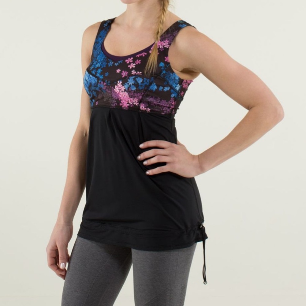 Lululemon Tame Me Tank
Black / Petal Pop Multi Size 6